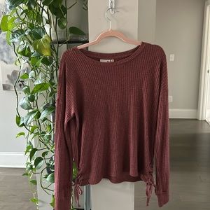 Pretty pink sweater with two accent bows ! Not too heavy and not too thin!